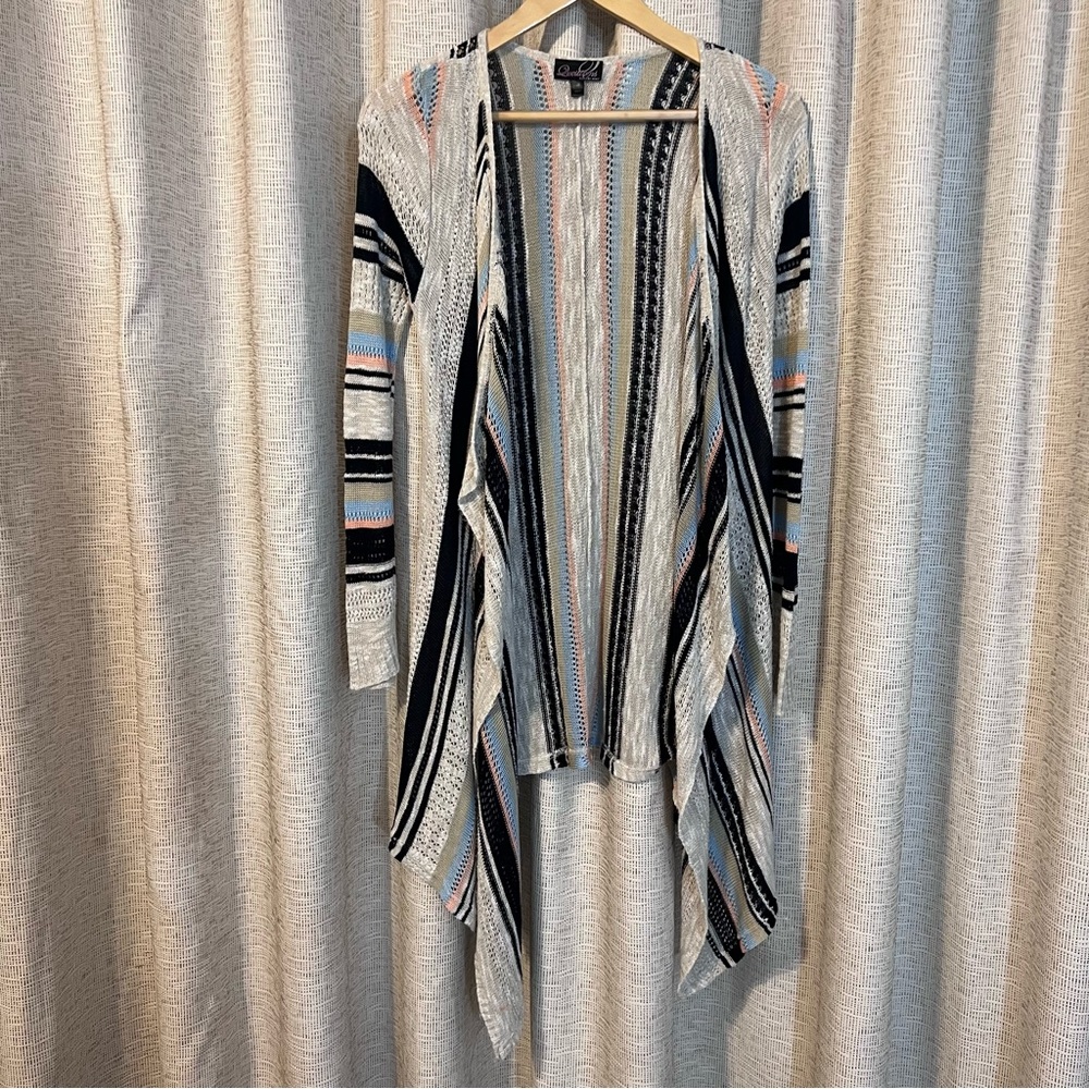 Cascading cardigan on the front with colored vertical lines, woven in thread.
